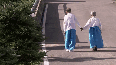定州：“桑榆浣衣”志愿服务温暖老年人心